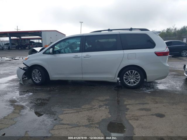 5TDYZ3DC5HS783453 Toyota Sienna Xle 8 Passenger