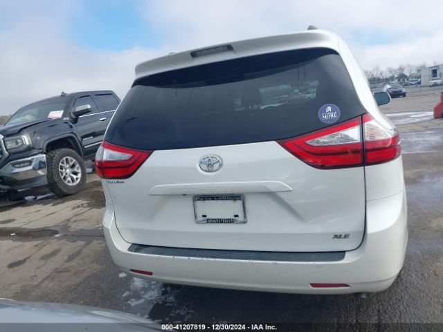 5TDYZ3DC5HS783453 Toyota Sienna Xle 8 Passenger