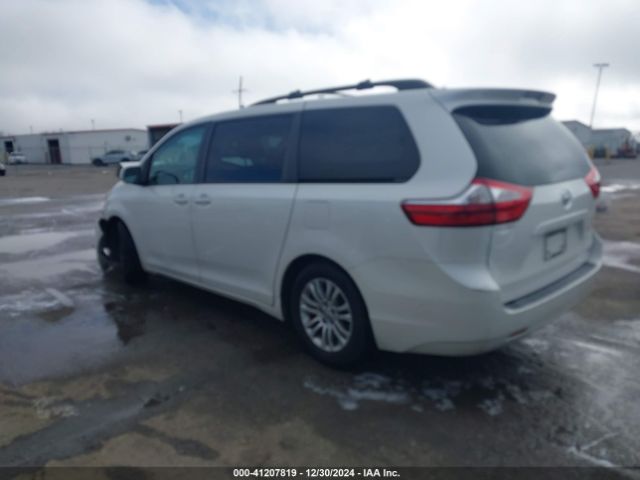 5TDYZ3DC5HS783453 Toyota Sienna Xle 8 Passenger