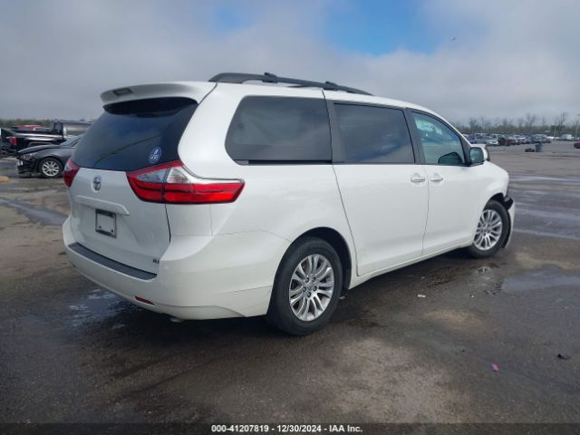 5TDYZ3DC5HS783453 Toyota Sienna Xle 8 Passenger