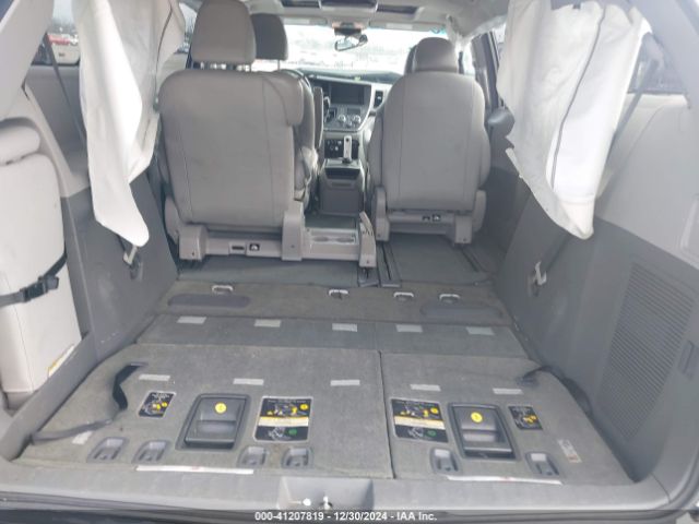 5TDYZ3DC5HS783453 Toyota Sienna Xle 8 Passenger