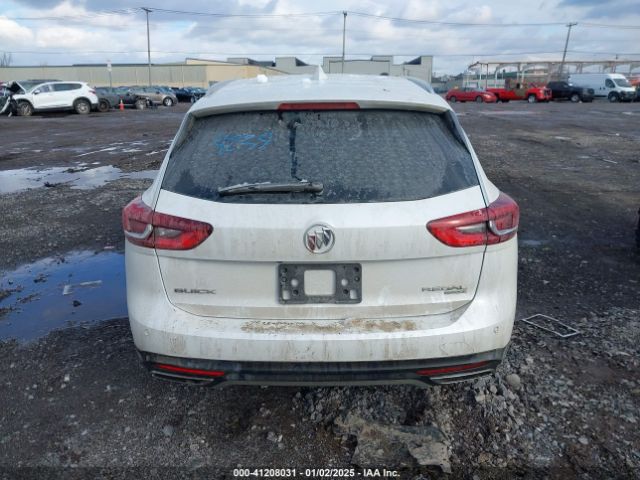 W04GV8SX5J1123016 Buick Regal Tourx Essence