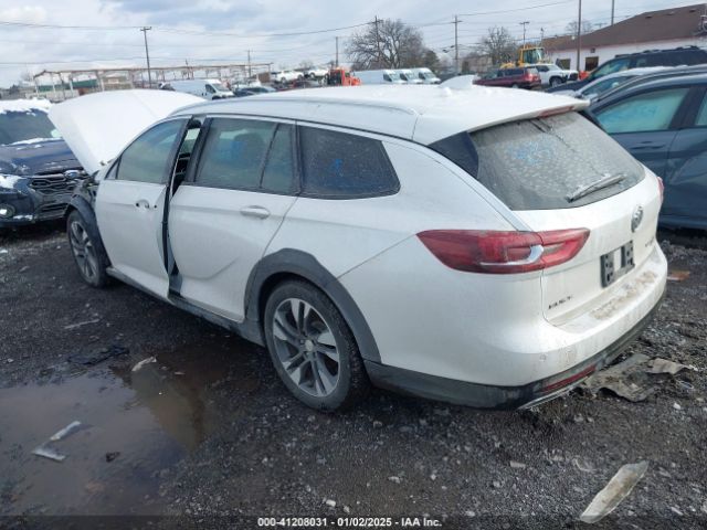 W04GV8SX5J1123016 Buick Regal Tourx Essence