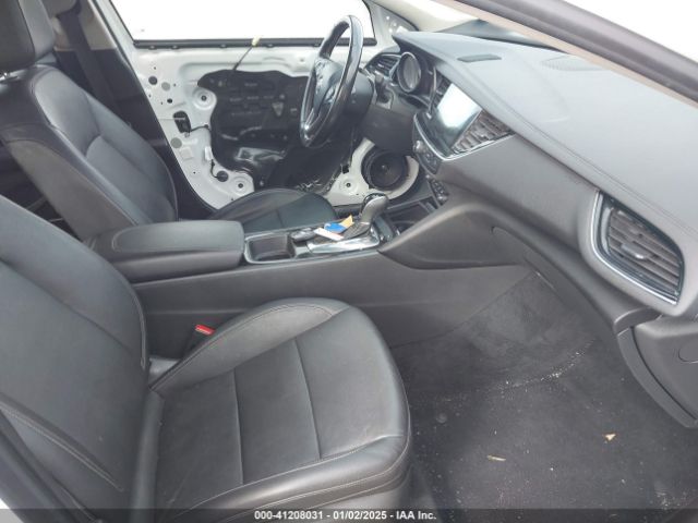 W04GV8SX5J1123016 Buick Regal Tourx Essence