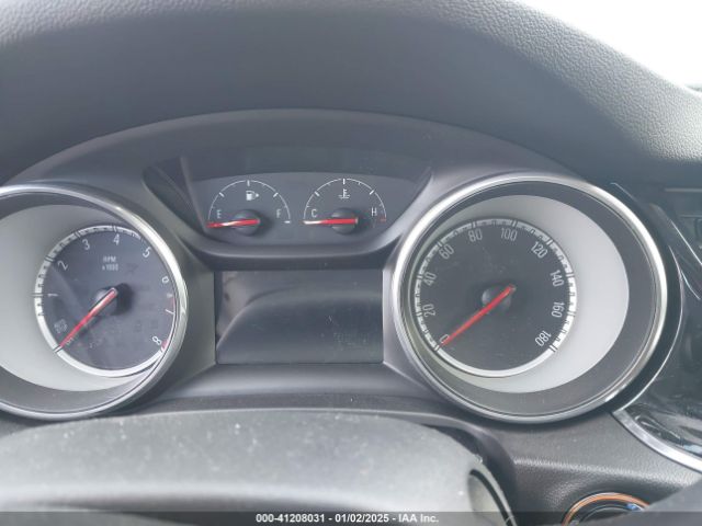W04GV8SX5J1123016 Buick Regal Tourx Essence