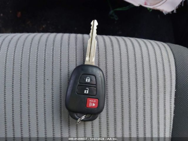 2T3BFREV9EW160185 Toyota RAV4 LE
