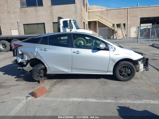 JTDKARFU9G3022141 Toyota Prius Three Touring