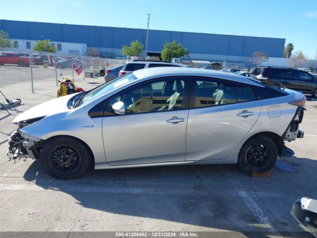JTDKARFU9G3022141 Toyota Prius Three Touring