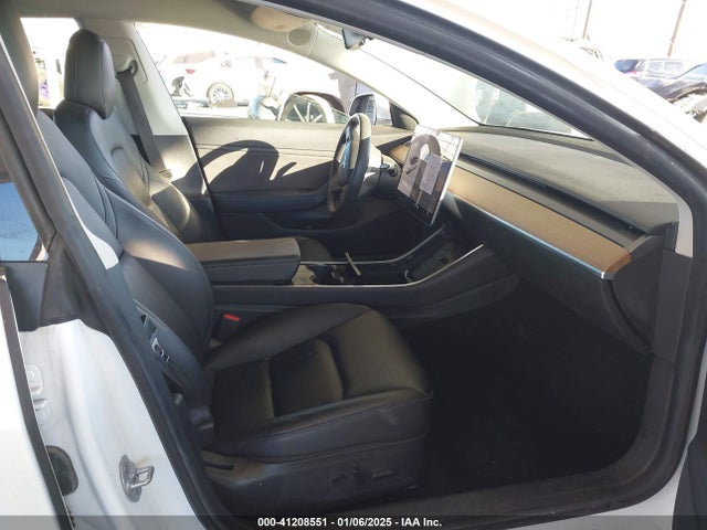 2019 TESLA MODEL 3 5YJ3E1EA7KF437908 Photo 4