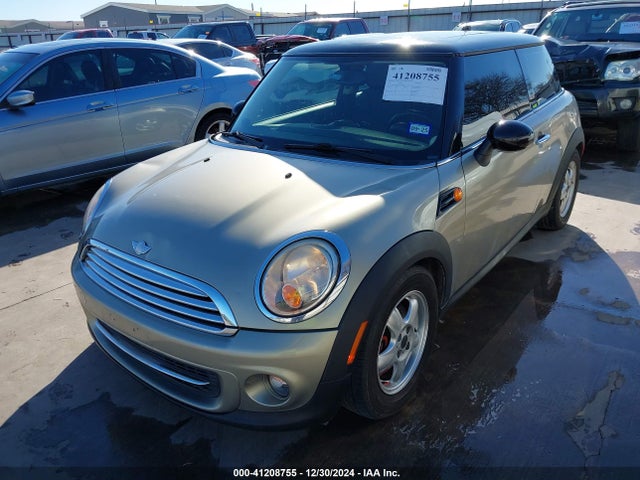 2011 MINI COOPER WMWSU3C56BT096897 Photo 1