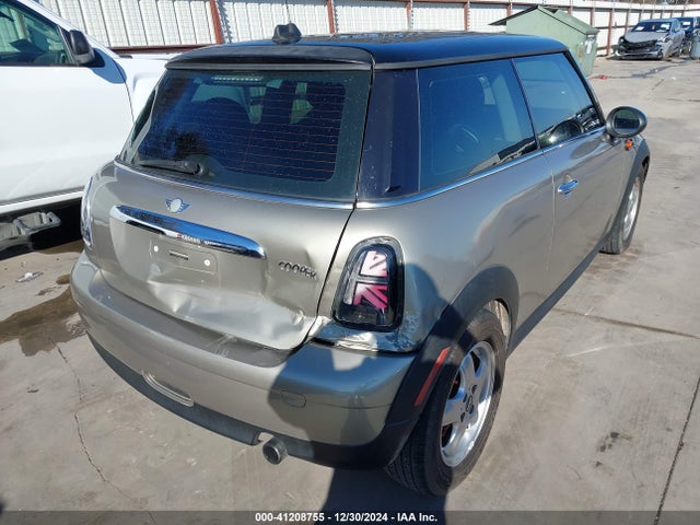 2011 MINI COOPER WMWSU3C56BT096897 Photo 3