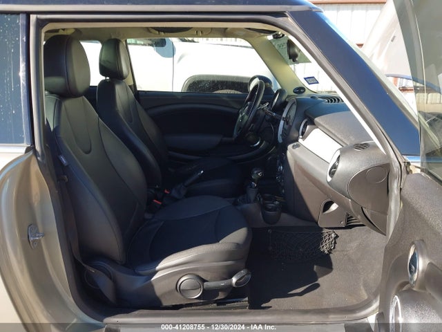 2011 MINI COOPER WMWSU3C56BT096897 Photo 4