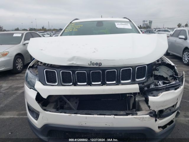 3C4NJDBB2JT307182 Jeep Compass Latitude