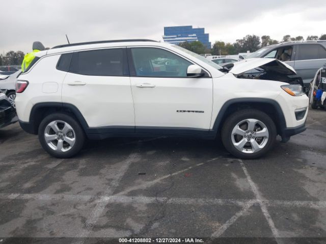 3C4NJDBB2JT307182 Jeep Compass Latitude