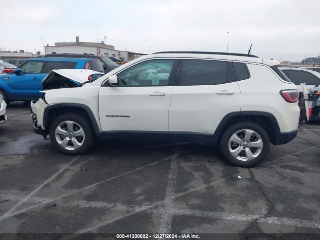 3C4NJDBB2JT307182 Jeep Compass Latitude