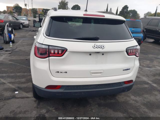 3C4NJDBB2JT307182 Jeep Compass Latitude