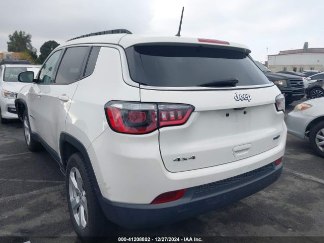 3C4NJDBB2JT307182 Jeep Compass Latitude
