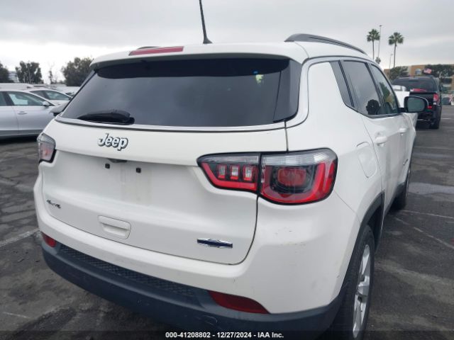 3C4NJDBB2JT307182 Jeep Compass Latitude
