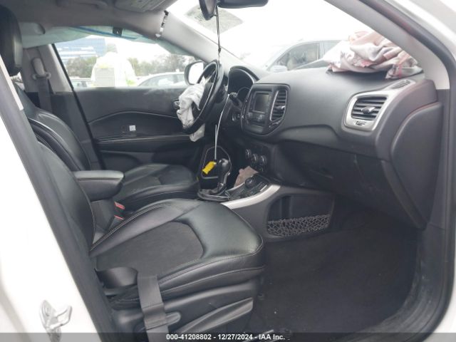 3C4NJDBB2JT307182 Jeep Compass Latitude