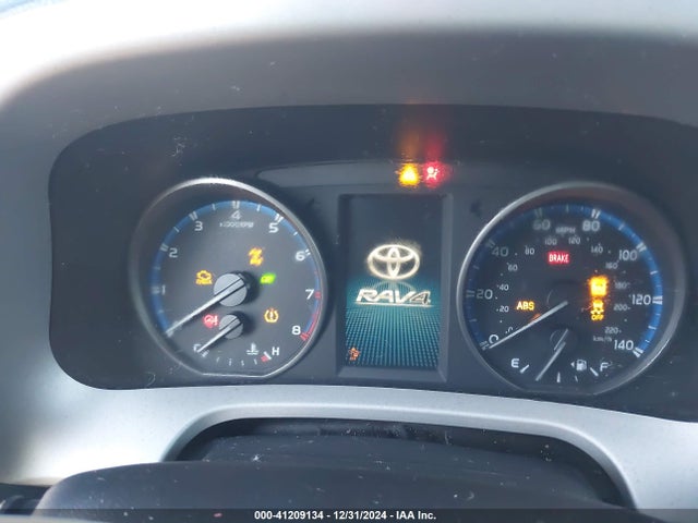 Toyota RAV4 LE 2017 2T3BFREVXHW632382 Image 7