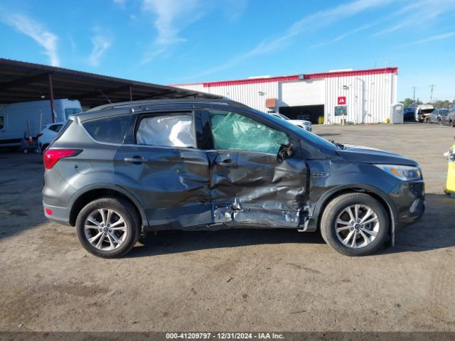 1FMCU9HD8KUA82483 Ford ESCAPE SEL