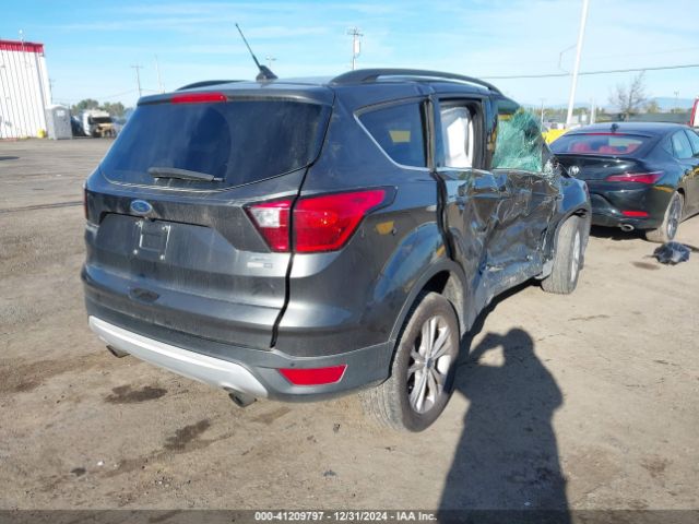 1FMCU9HD8KUA82483 Ford ESCAPE SEL