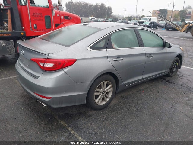 Hyundai SONATA SE 2015 5NPE24AFXFH040527 Image 4