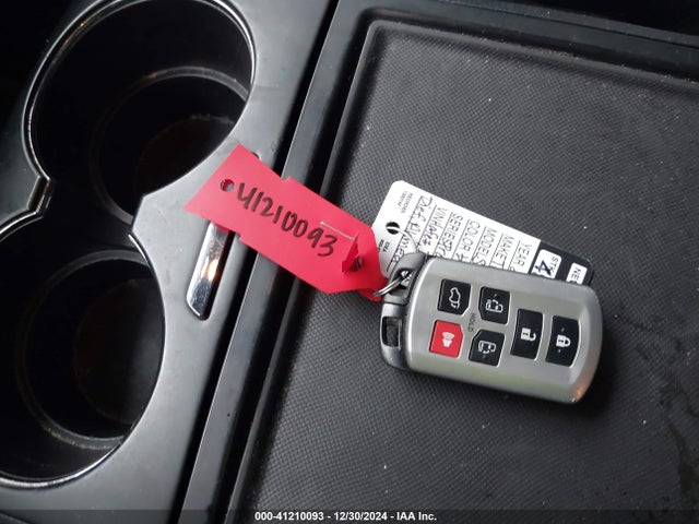 5TDXZ3DCXHS859969 Toyota SIENNA SE