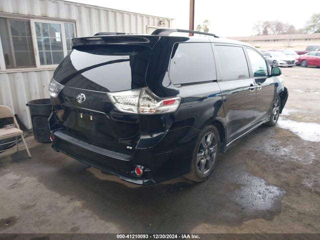 5TDXZ3DCXHS859969 Toyota SIENNA SE
