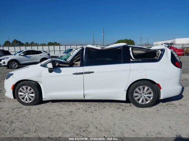 Chrysler Voyager L 2020 2C4RC1AG8LR139576 Image 14