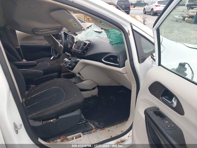 2C4RC1AG8LR139576 Chrysler Voyager L