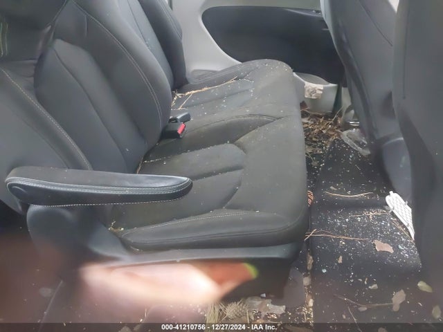 2C4RC1AG8LR139576 Chrysler Voyager L