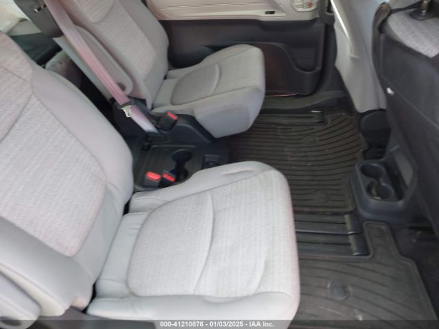 5TDKSKFC5PS076093 Toyota SIENNA LE