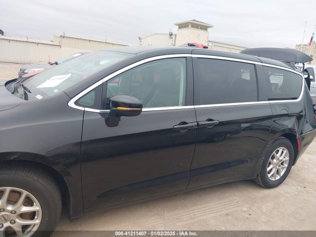 Chrysler Pacifica Touring L 2023 2C4RC1BG9PR631649 Image 14