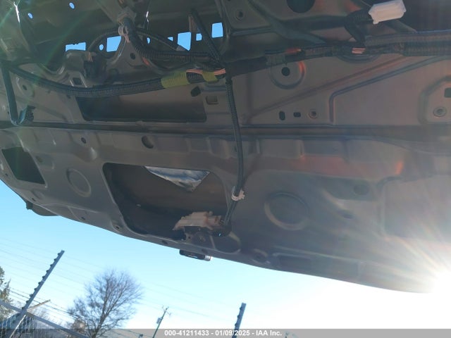 Toyota Rav4 Xle 2019 JTMW1RFV3KD034847 Image 22