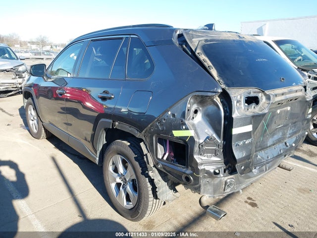 Toyota Rav4 Xle 2019 JTMW1RFV3KD034847 Image 3