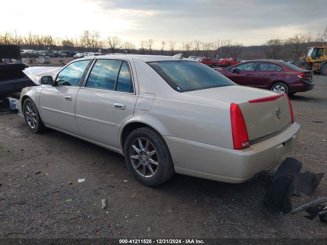 2011 CADILLAC DTS 1G6KH5E62BU138469 Photo 2