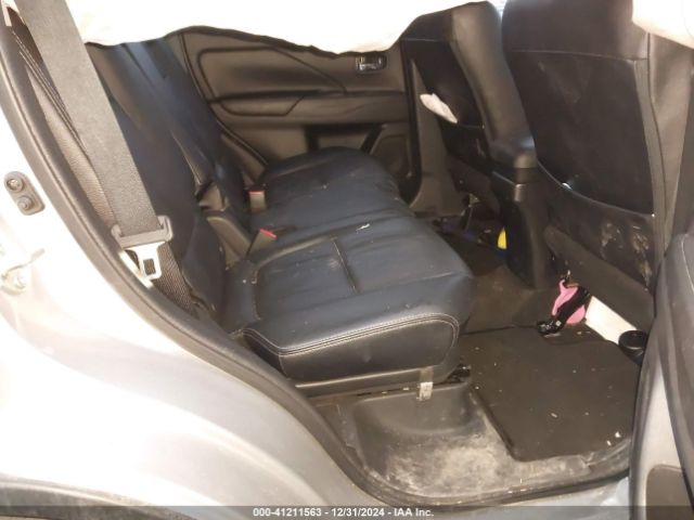 JA4AZ3A32JZ020973 Mitsubishi Outlander Se/sel
