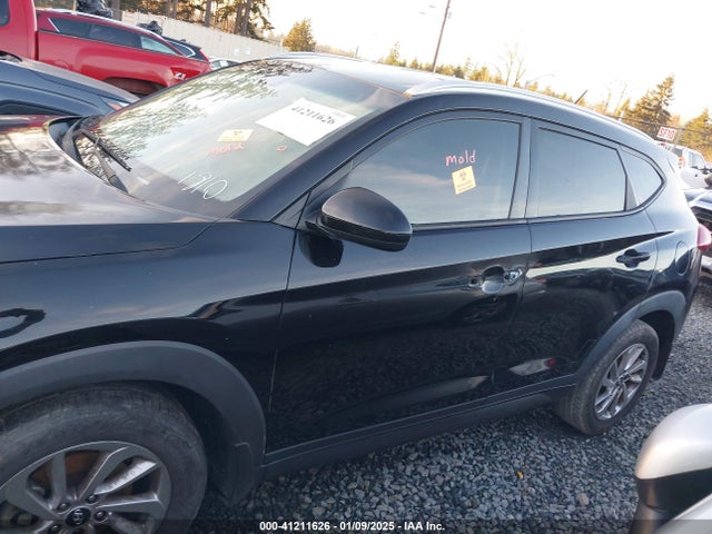 KM8J33A40GU041810 Hyundai TUCSON SE