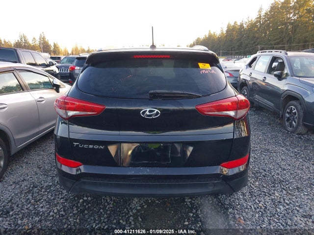 KM8J33A40GU041810 Hyundai TUCSON SE