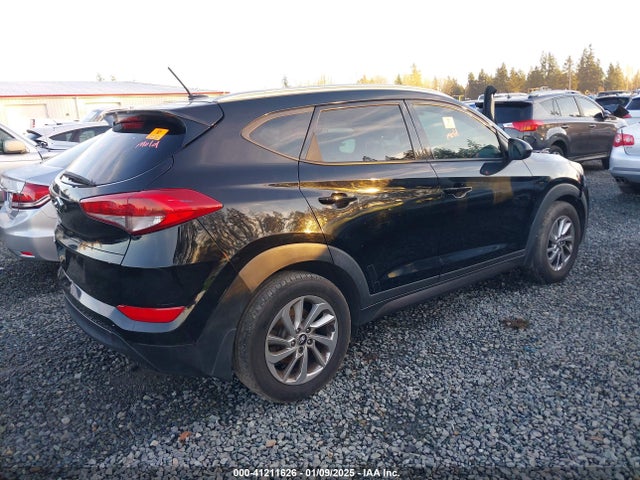KM8J33A40GU041810 Hyundai TUCSON SE