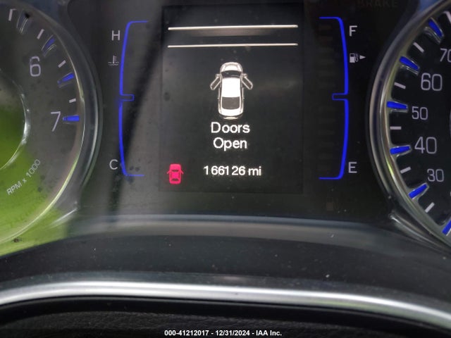 Chrysler 200 Limited 2015 1C3CCCABXFN575986 Image 14