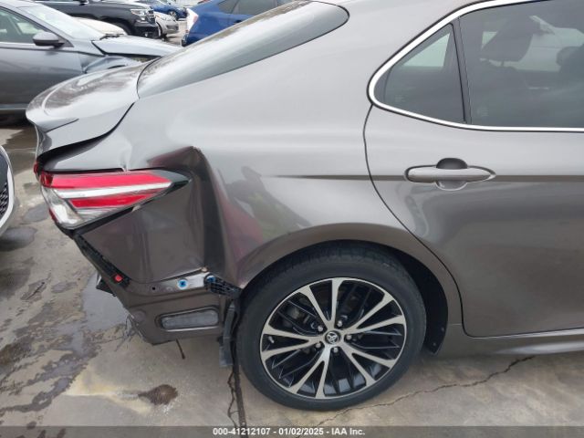 4T1B21HK2JU001817 Toyota Camry Hybrid Se