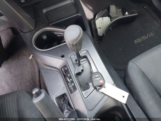 JTMZFREV3HJ703564 Toyota RAV4 LE
