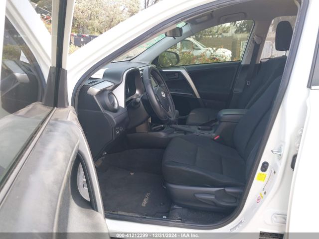 JTMZFREV3HJ703564 Toyota RAV4 LE