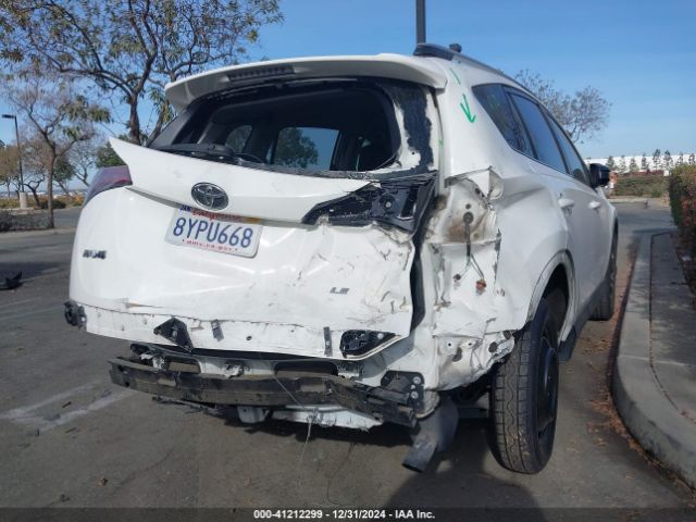 JTMZFREV3HJ703564 Toyota RAV4 LE