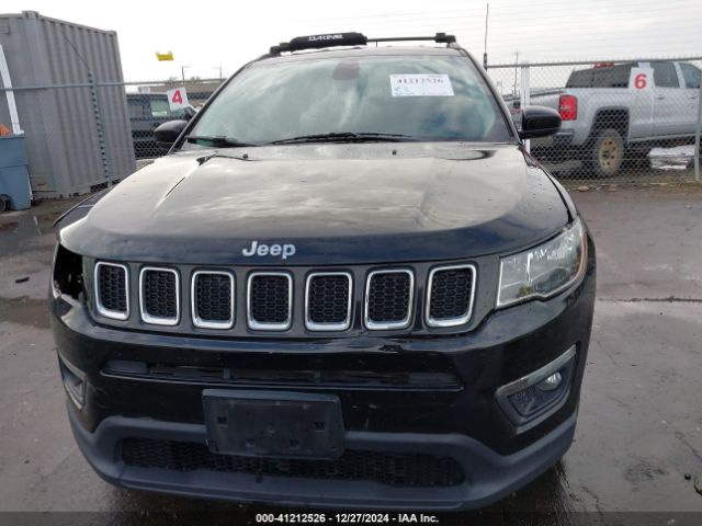 3C4NJCBB3JT495320 Jeep Compass Latitude Fwd