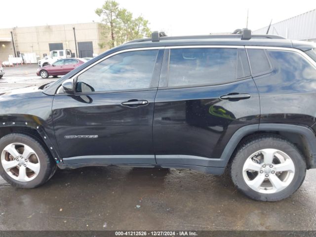 3C4NJCBB3JT495320 Jeep Compass Latitude Fwd