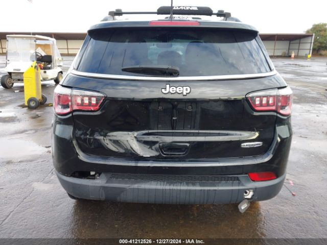3C4NJCBB3JT495320 Jeep Compass Latitude Fwd