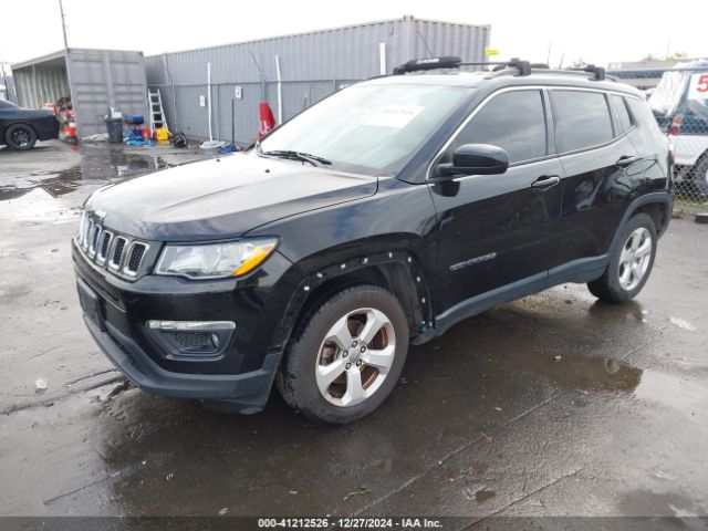 3C4NJCBB3JT495320 Jeep Compass Latitude Fwd
